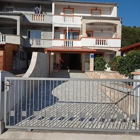 Marina דירה